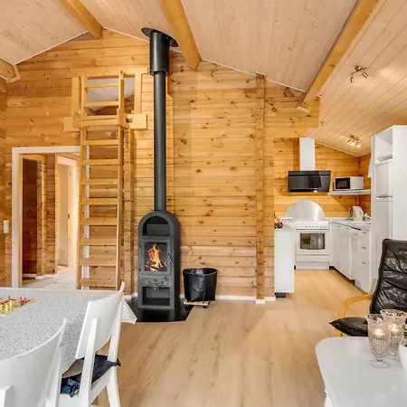 Cozy In With Kitchen 펜션 Sæby