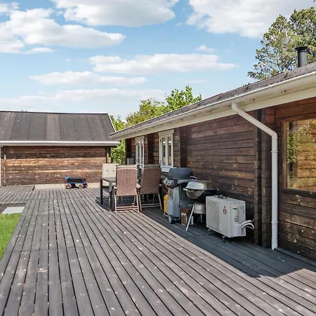 Cozy In With Kitchen 펜션 Sæby